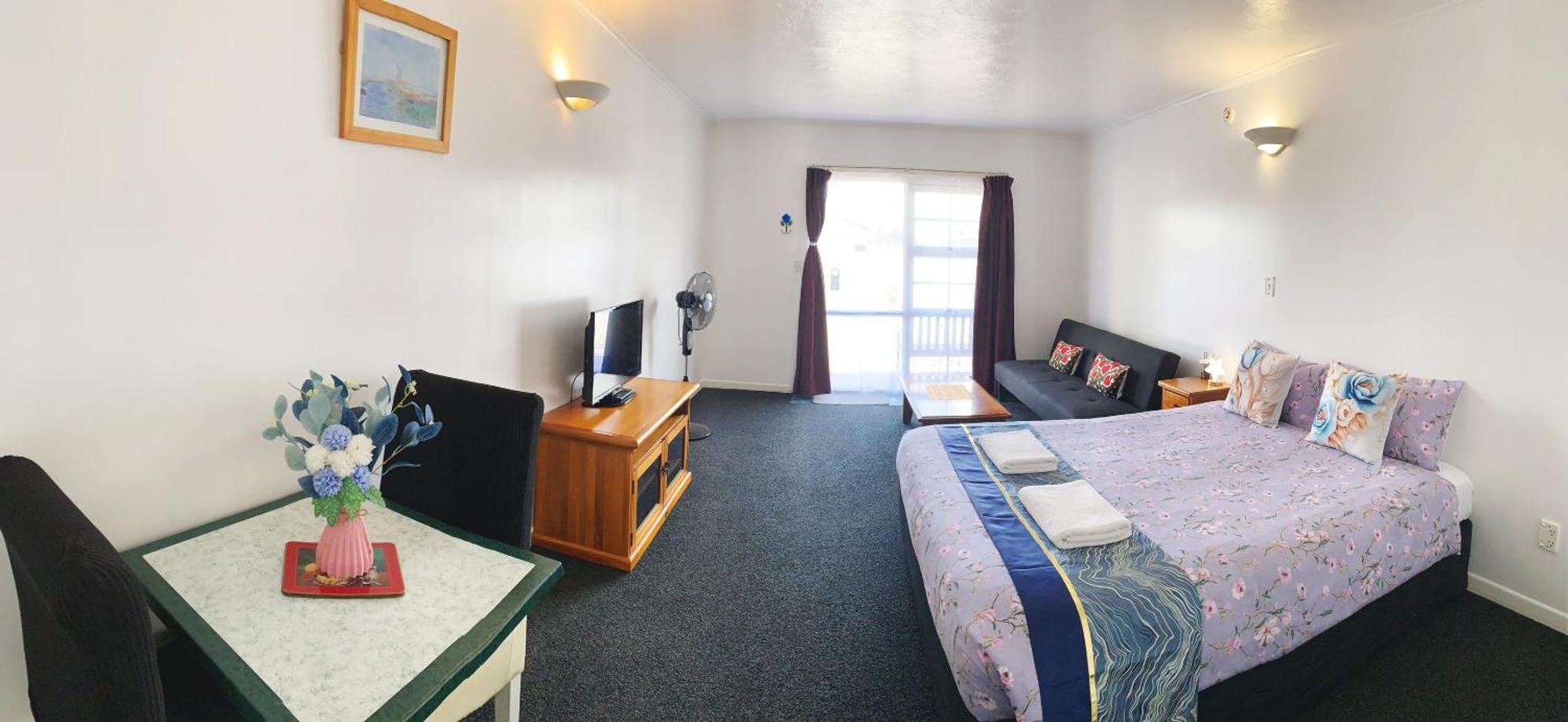 Kerry's Motel 3*